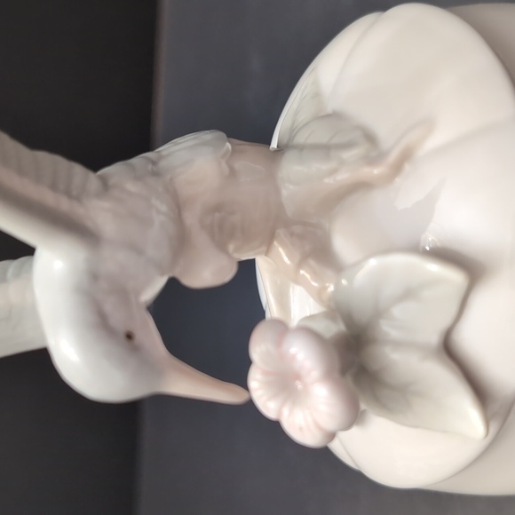 Vintage Arnart Porcelain Lidded Hummingbird Trinket Box. - Picture 6 of 10